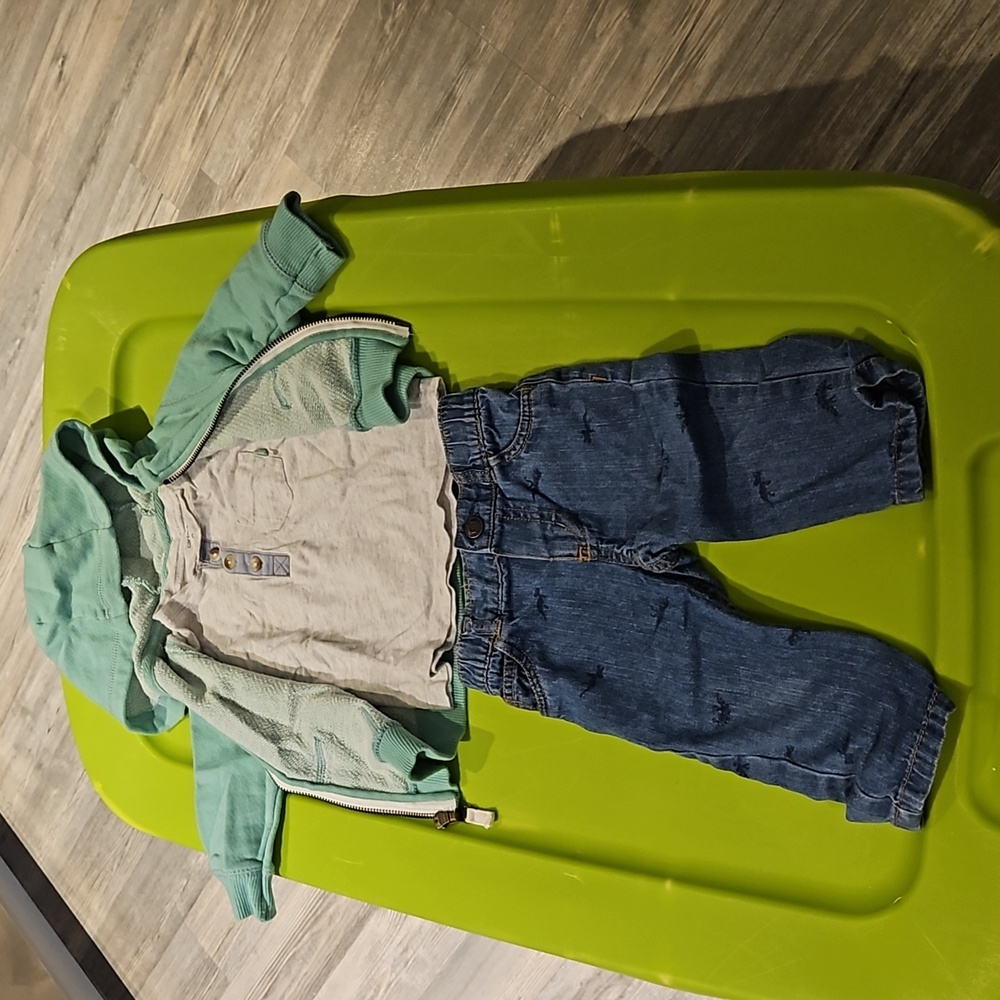 5/25$ Carter's matching set baby boy size 9 months